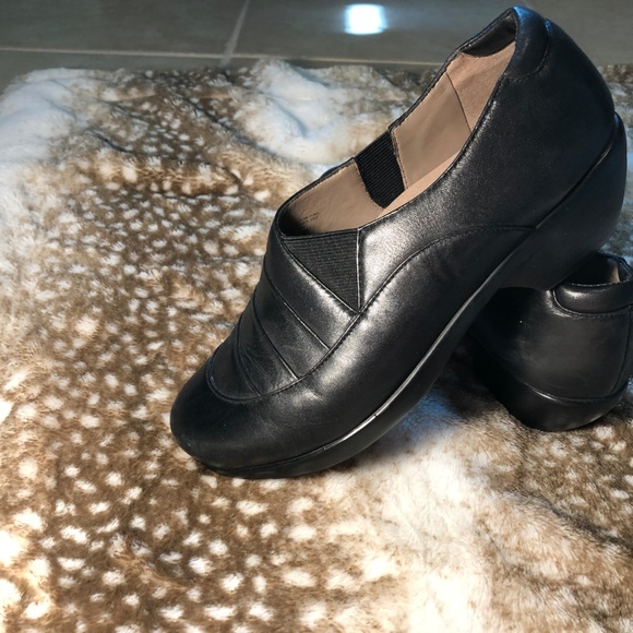 Shoes - Picture 2 of 4